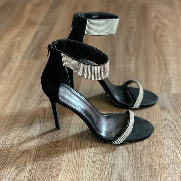 Sexy black and silver forever21 heels - Picture 4 of 7